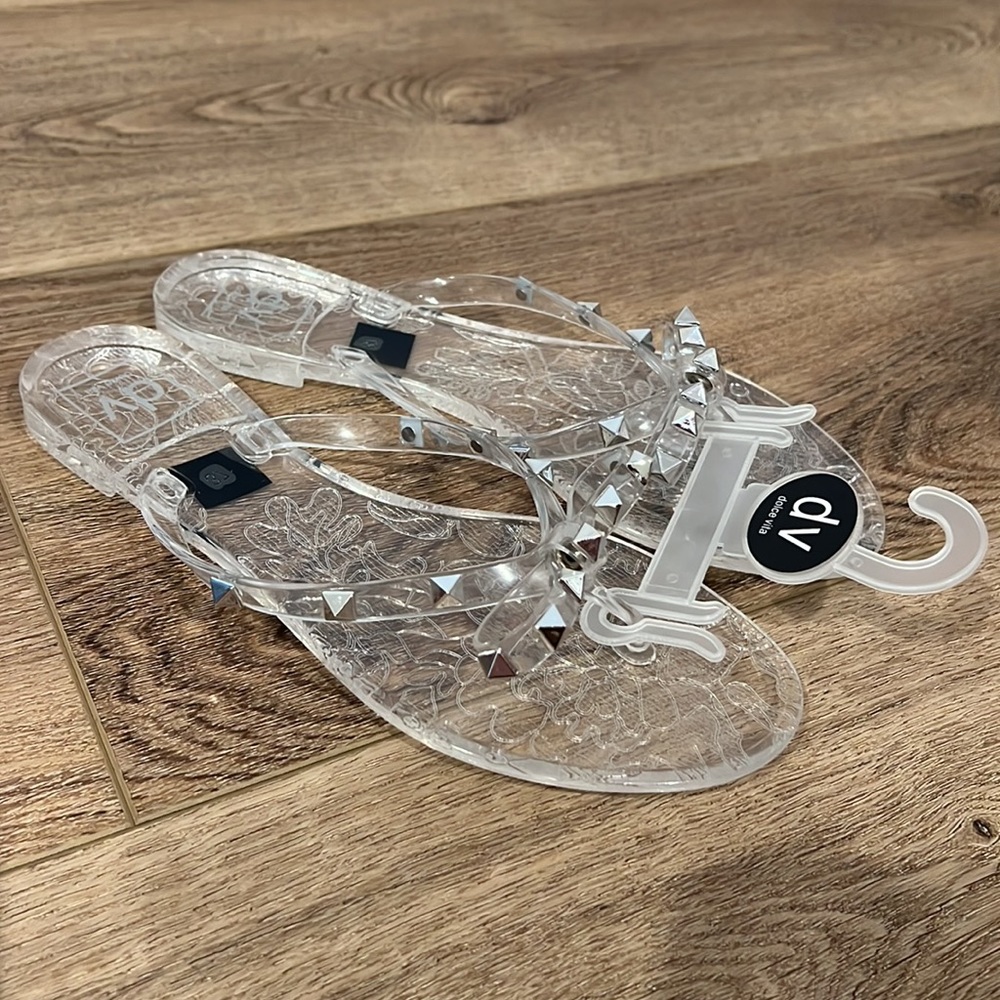 👋🏾 DOLCE VITA Clear Jelly Sandals With Silver Studs Valentino vibes
